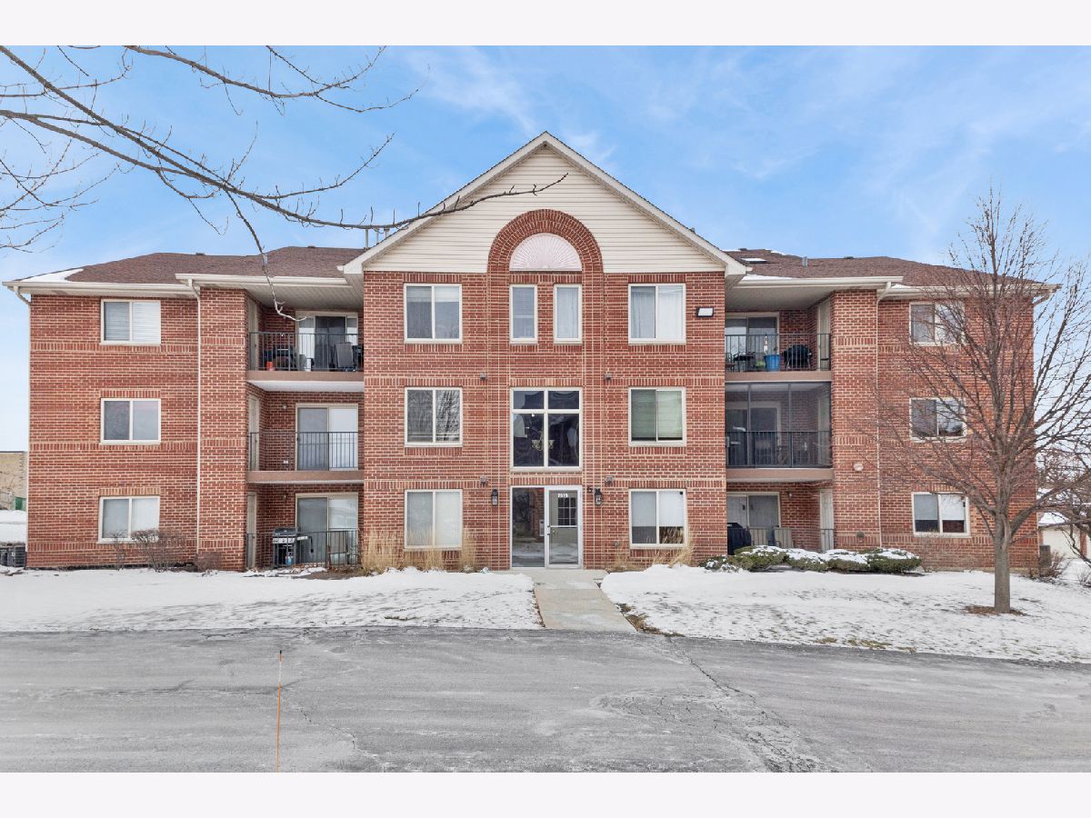 Condos & Townhomes & Homes For Sale Heritage Orland Park Illinois, 7025 Heritage Circle