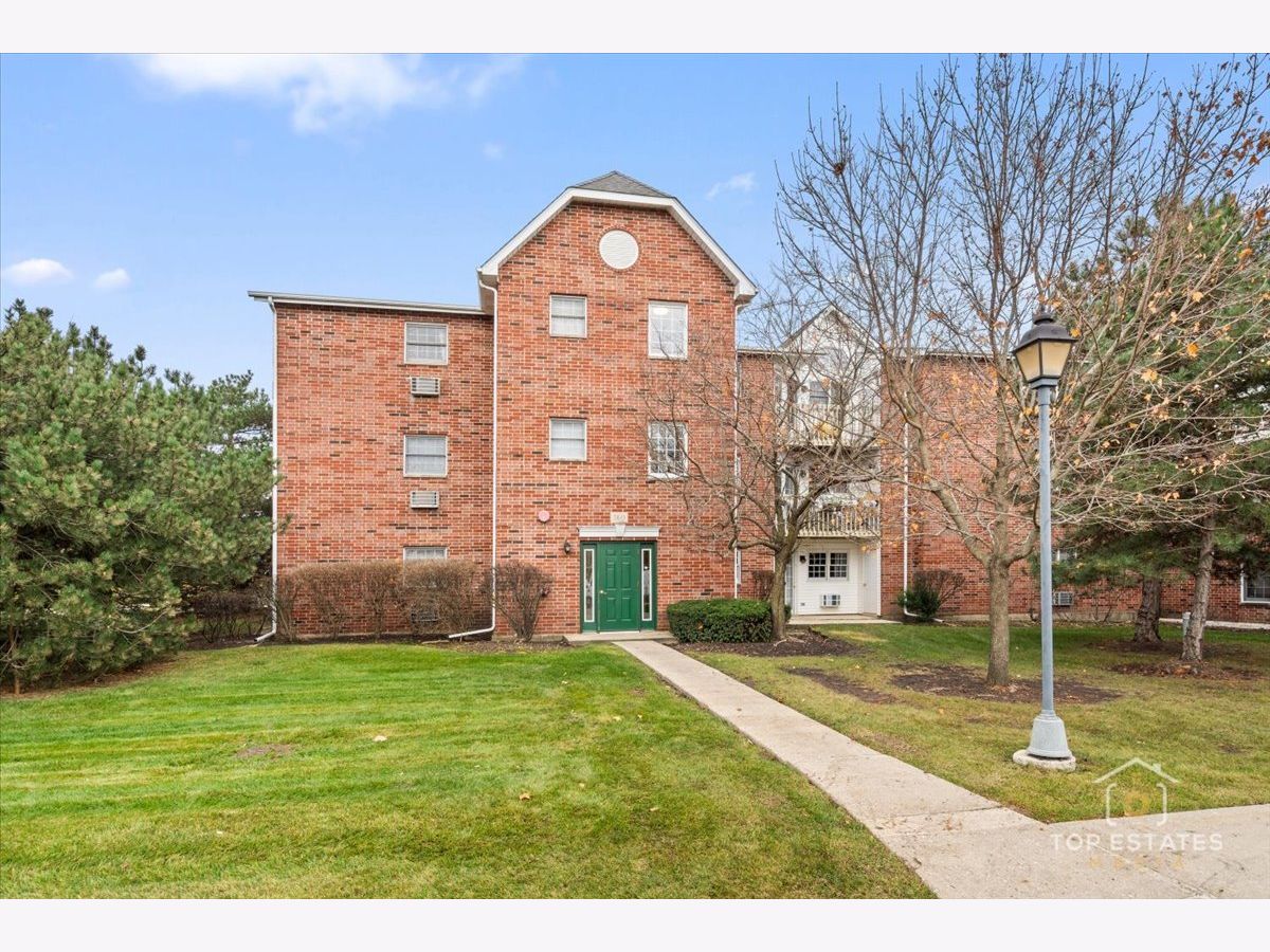  For Sale Woodstock Illinois, 360 Leah Lane