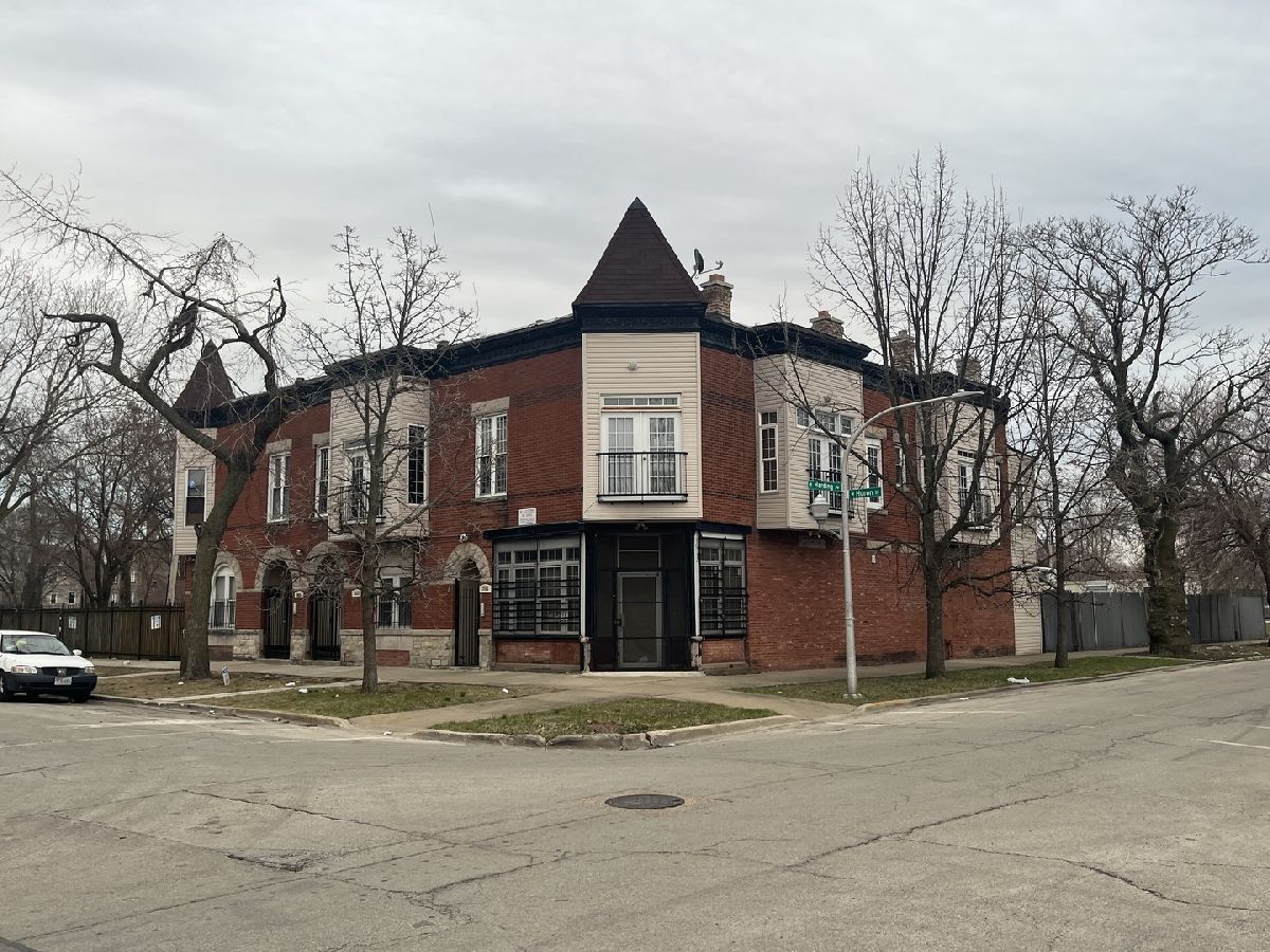  For Sale Chicago Illinois, 3921 Huron Street