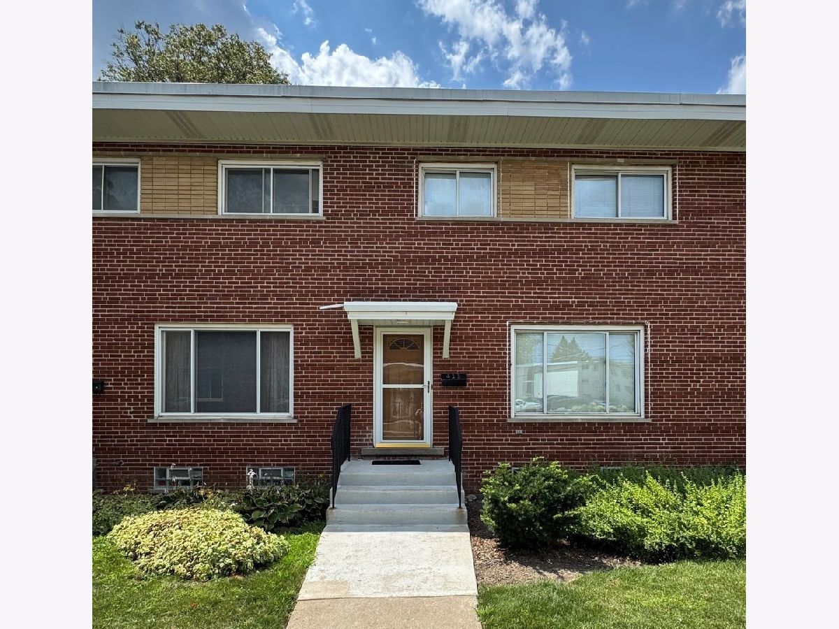 Homes & Townhomes & Condos For Rent Lions Park Mount Prospect Illinois, 415 Lincoln