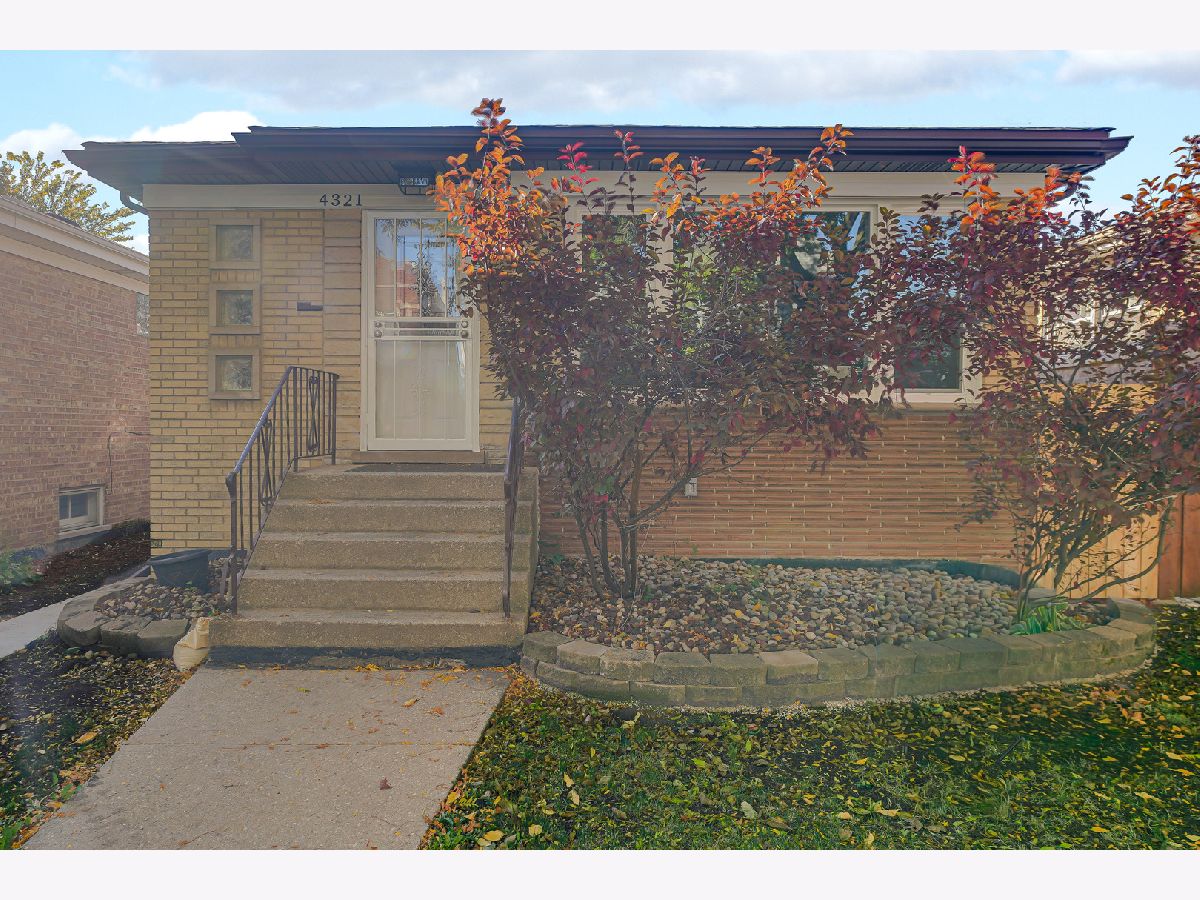  For Sale Chicago Illinois, 4321 Augusta Boulevard