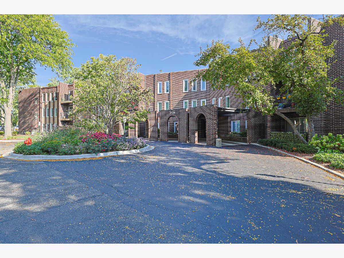  For Sale Wheeling Illinois, 1430 Sandstone Drive