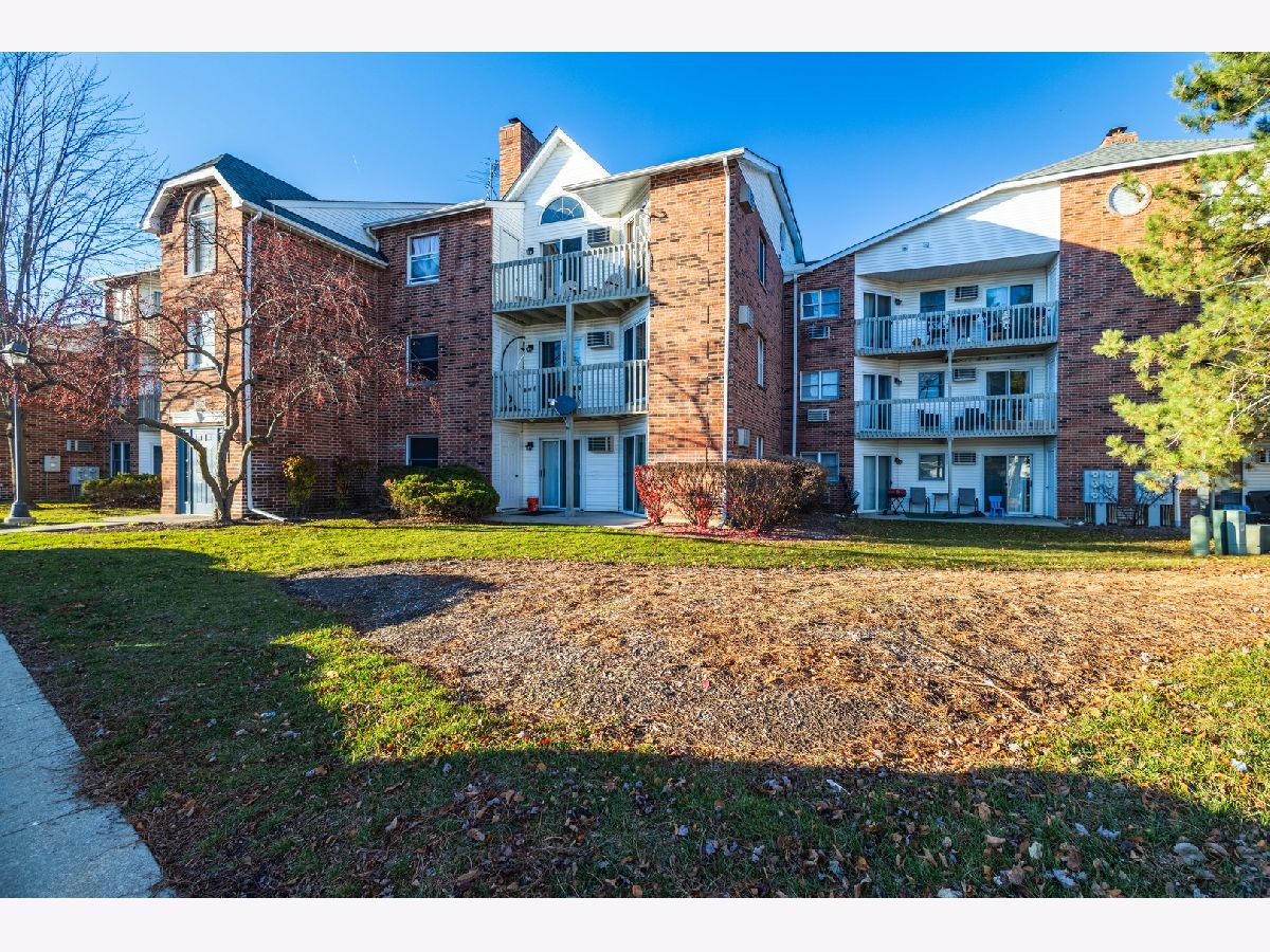  For Sale Lake In The Hills Illinois, 1345 Cunat Court