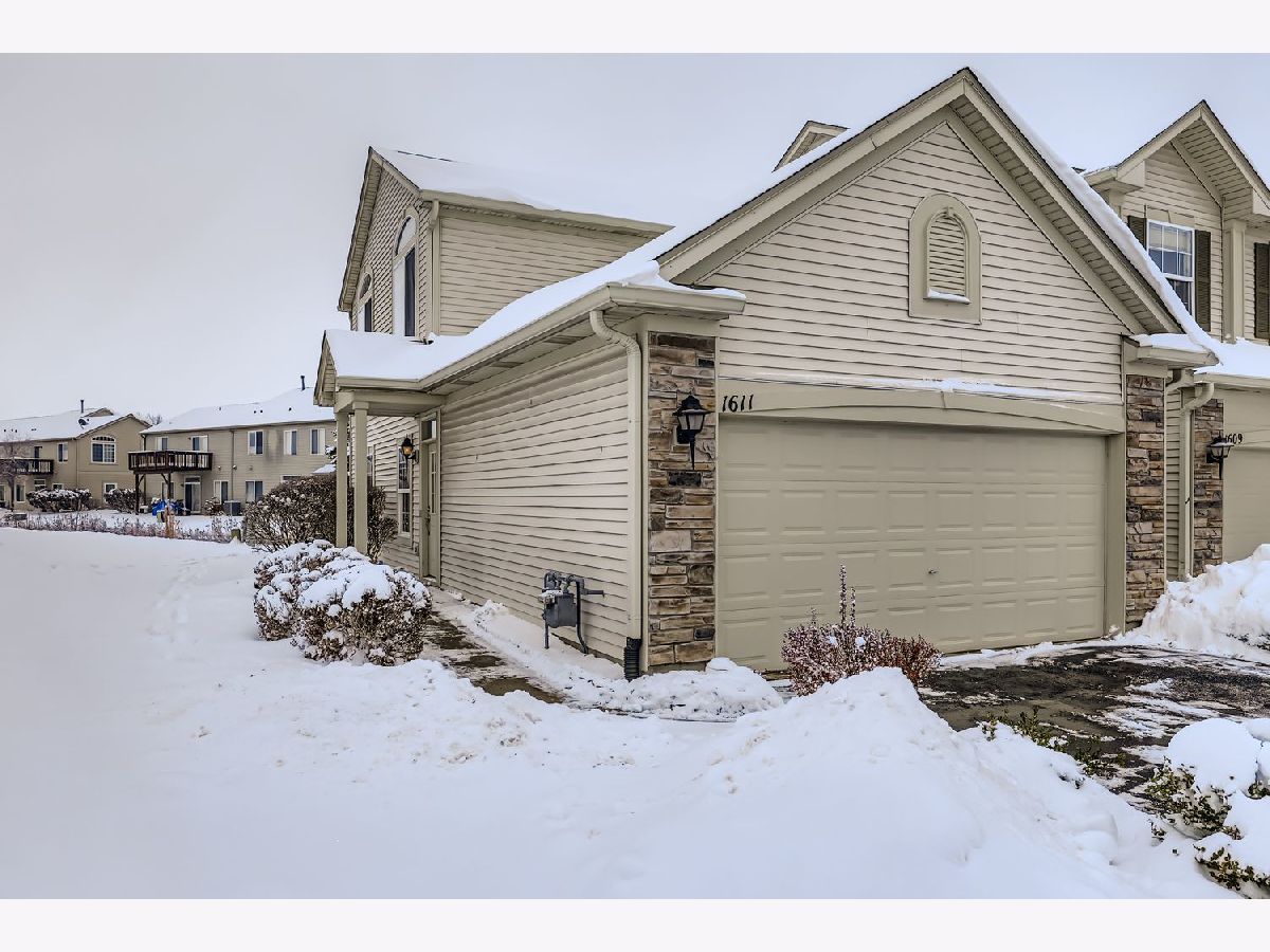  For Sale Aurora Illinois, 1611 Fredericksburg Lane