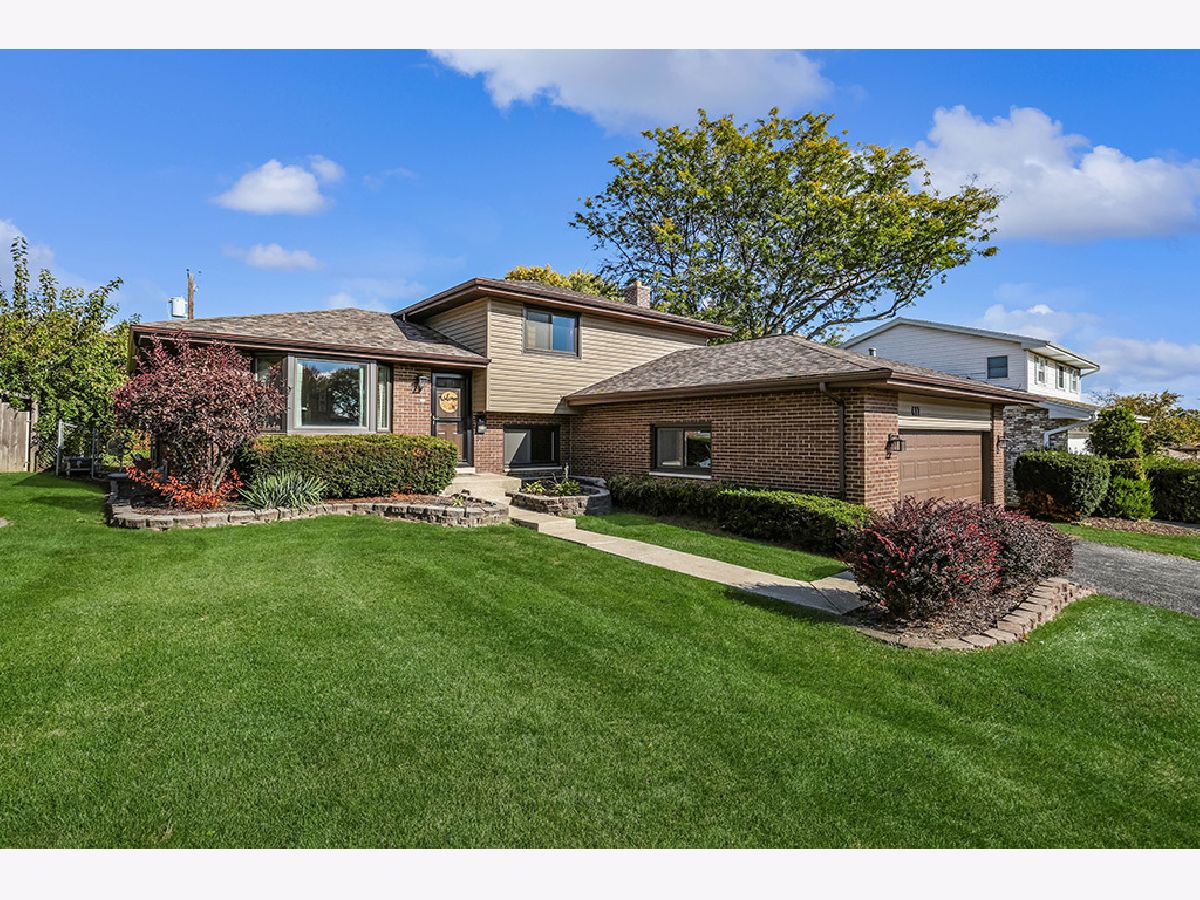  For Sale Lemont Illinois, 417 Glenys Drive