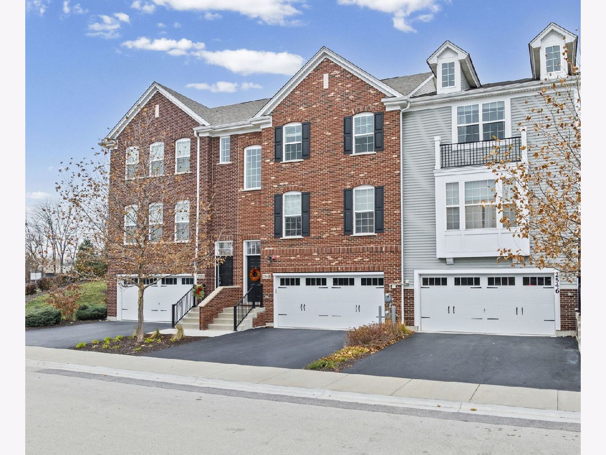  For Sale Woodridge Illinois, 2548 Huntleigh Lane