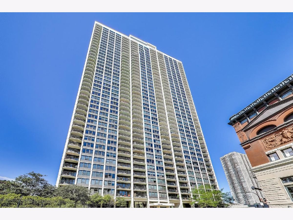  For Sale Chicago Illinois, 1560 Sandburg Terrace