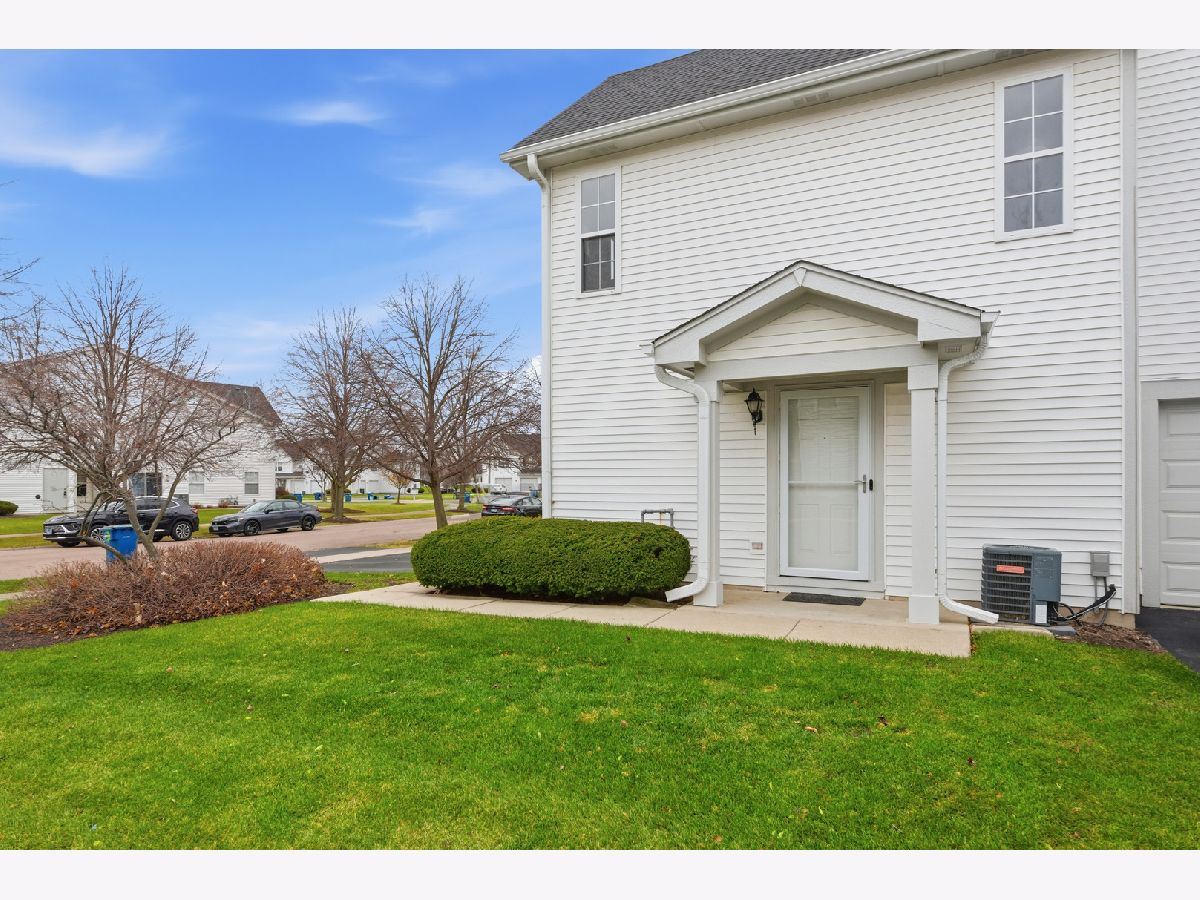 Homes & Townhomes & Condos For Sale Lakewood Valley Aurora Illinois, 2413 Dickens Drive