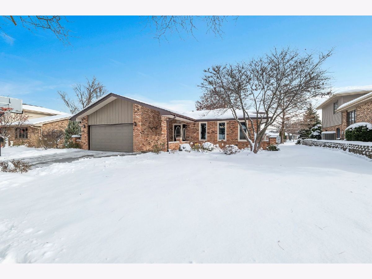  For Sale Lemont Illinois, 66 Timberline Drive