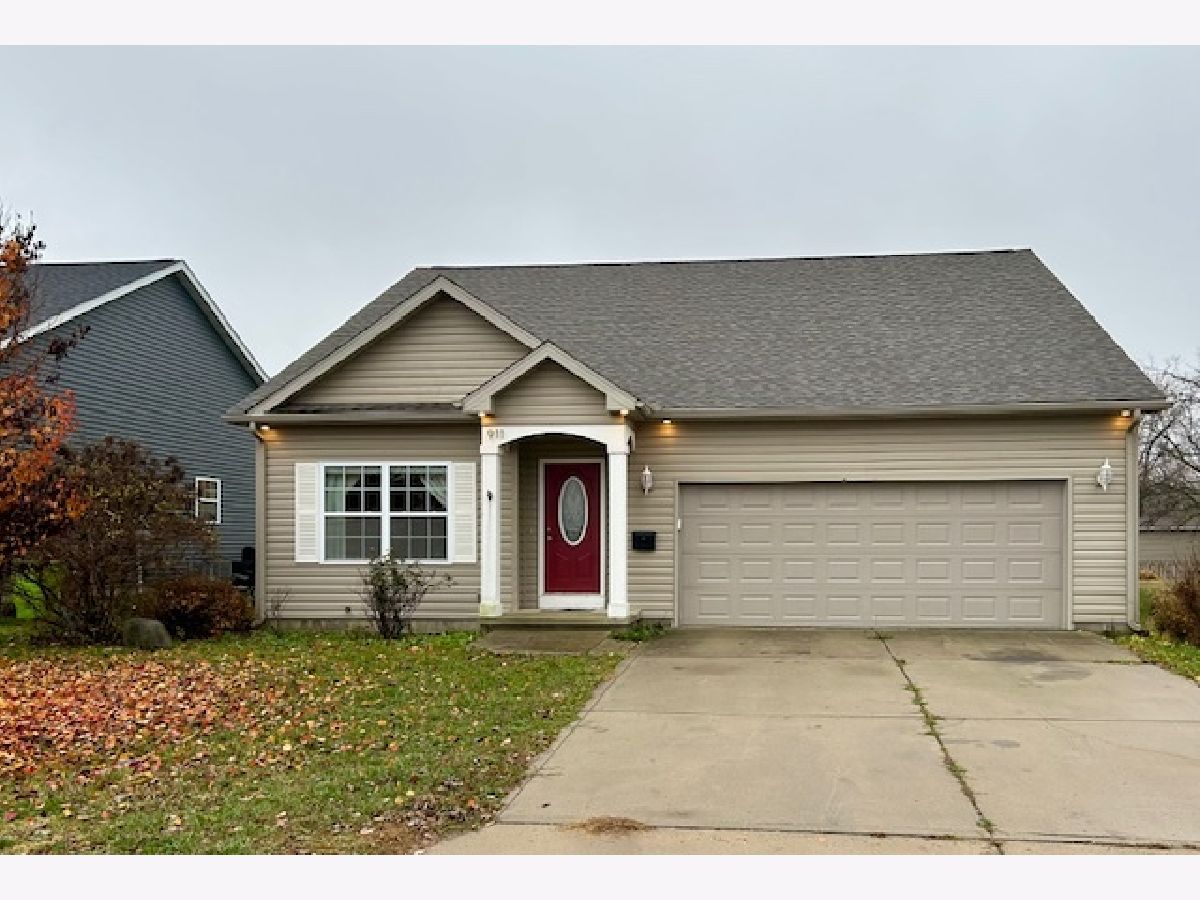 Homes For Sale Enterprise Tuscola Illinois, 911 Barker Street