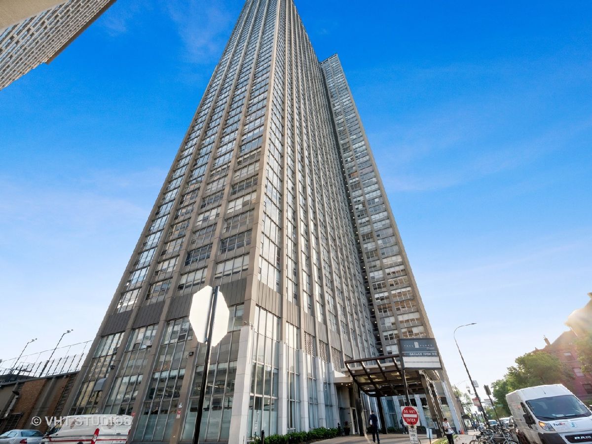 Condominiums For Sale Park Place Tower Chicago Illinois, 655 Irving Park Road