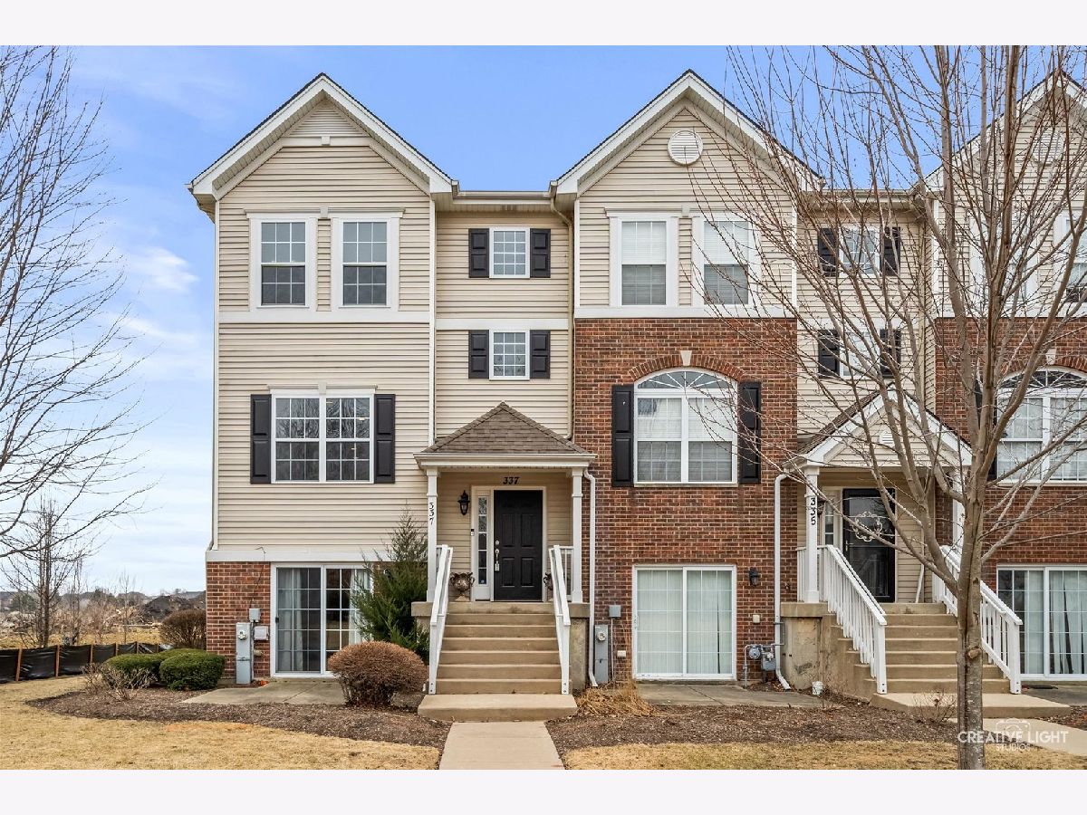 Townhomes & Homes For Sale Southbury Oswego Illinois, 337 Lakeshore Drive