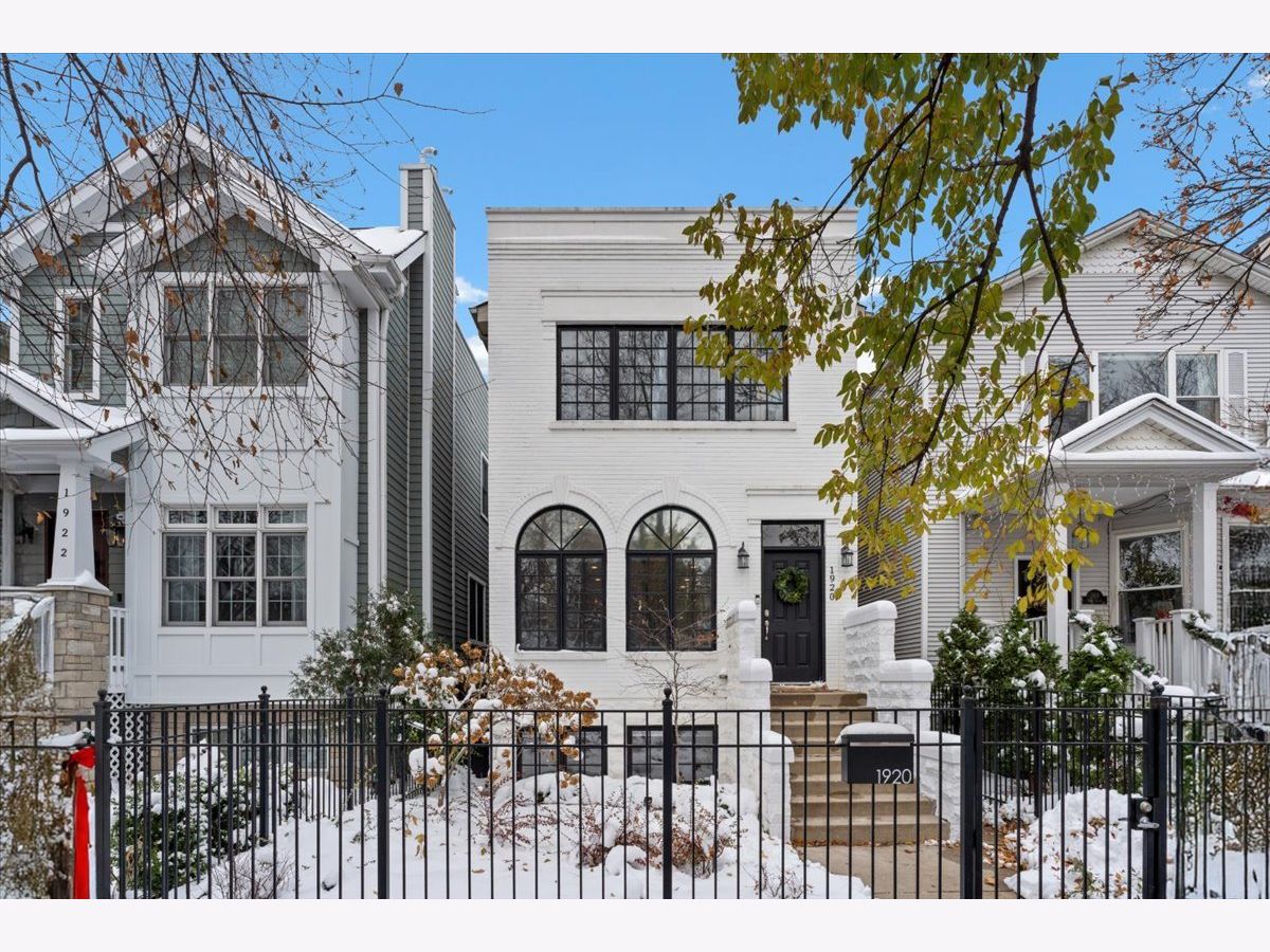  For Sale Chicago Illinois, 1920 George Street