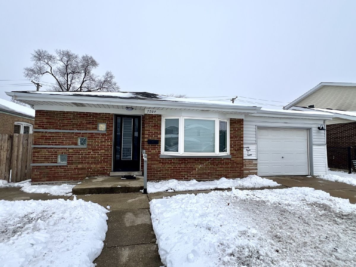  For Sale Burbank Illinois, 7808 Central Avenue