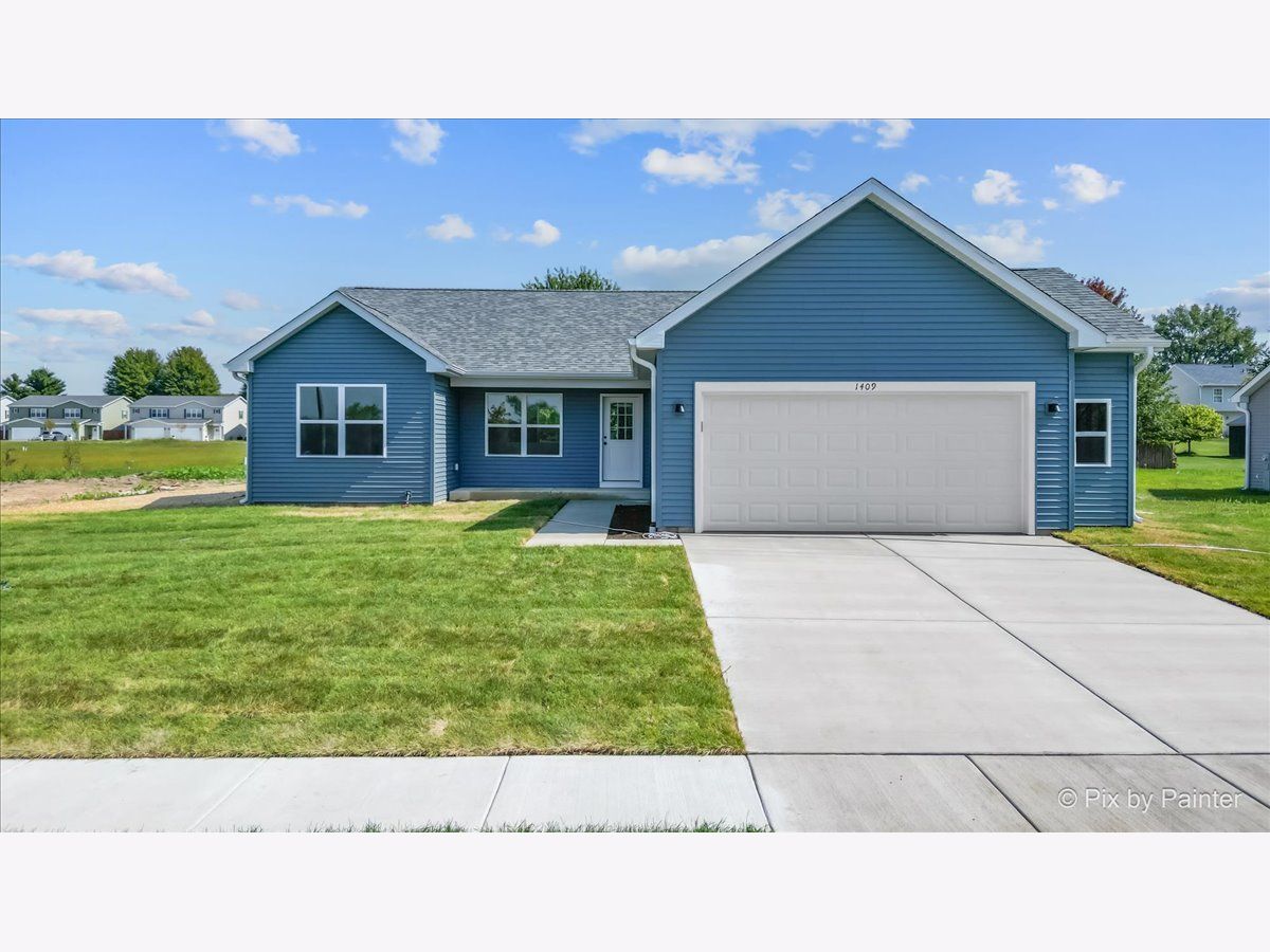  For Sale Harvard Illinois, 715 Apple Valley Road