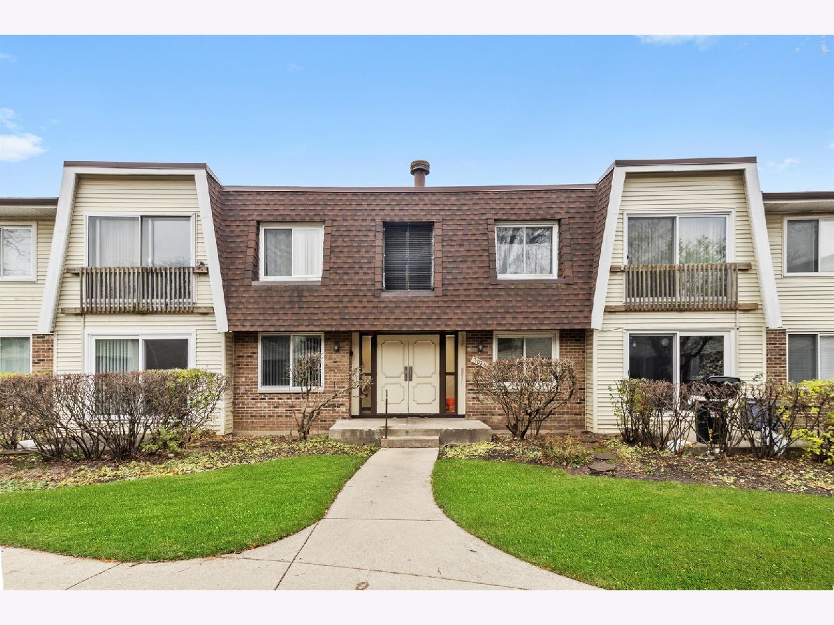 Homes & Condos & Townhomes For Sale Winston Hills Woodridge Illinois, 3026 Roberts Drive