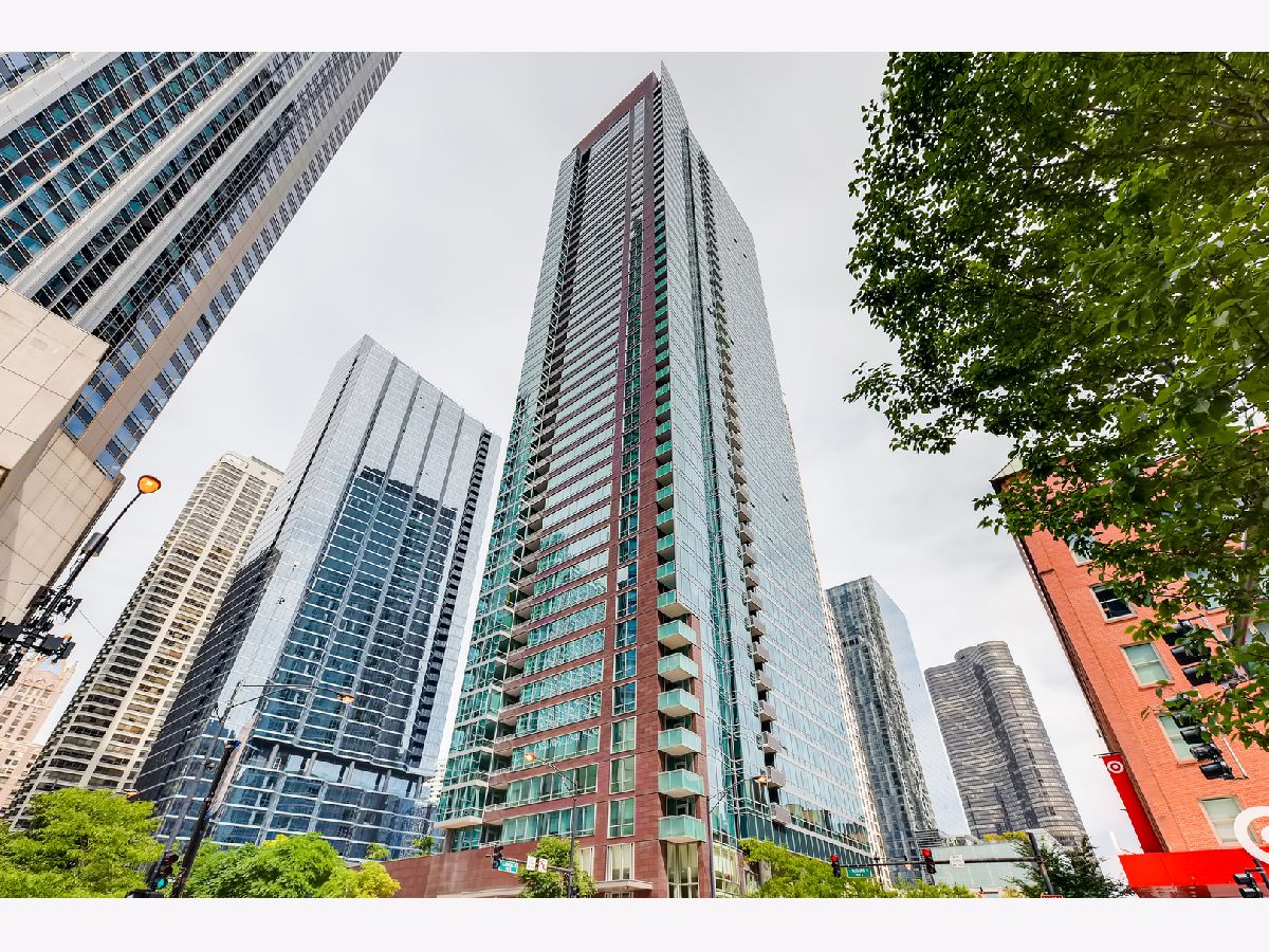 Condos & Townhomes For Rent Parkview Condominiums Chicago Illinois, 505 Mcclurg