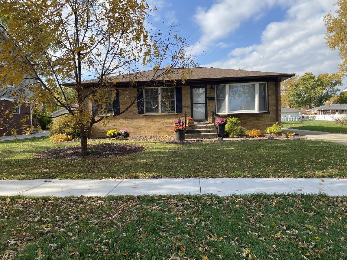  For Sale Mount Prospect Illinois, 1106 Robert Drive