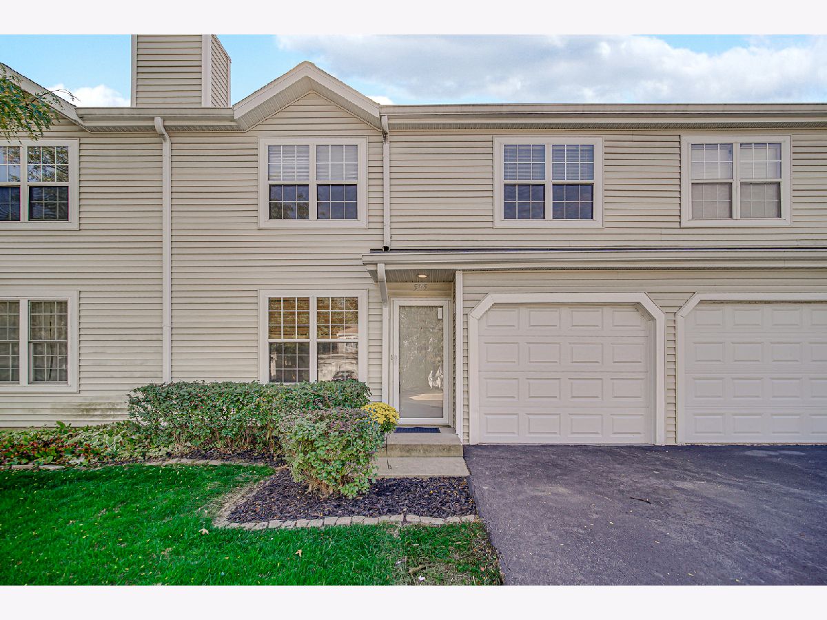  For Sale Round Lake Beach Illinois, 535 Normandie Lane