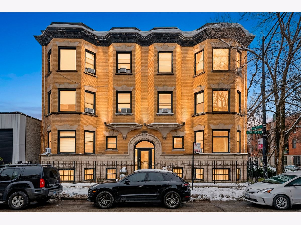  For Sale Chicago Illinois, 823 Diversey Parkway