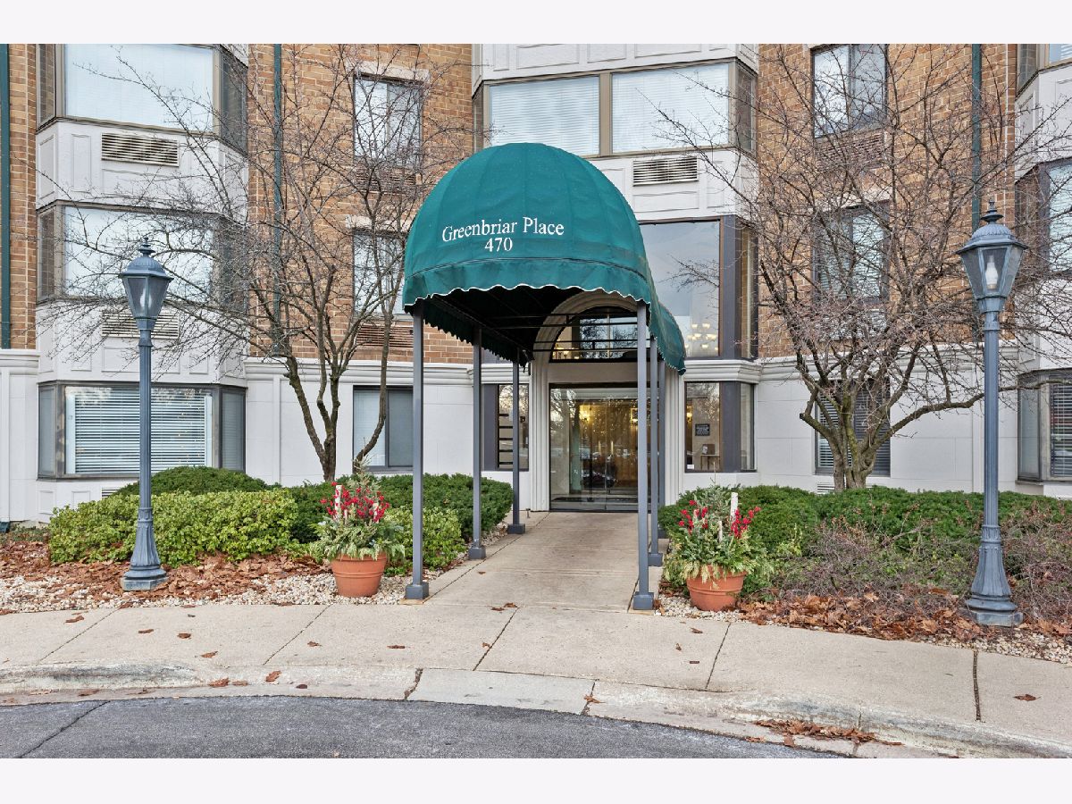Condominiums For Sale Greenbriar Place Glen Ellyn Illinois, 470 Fawell Boulevard