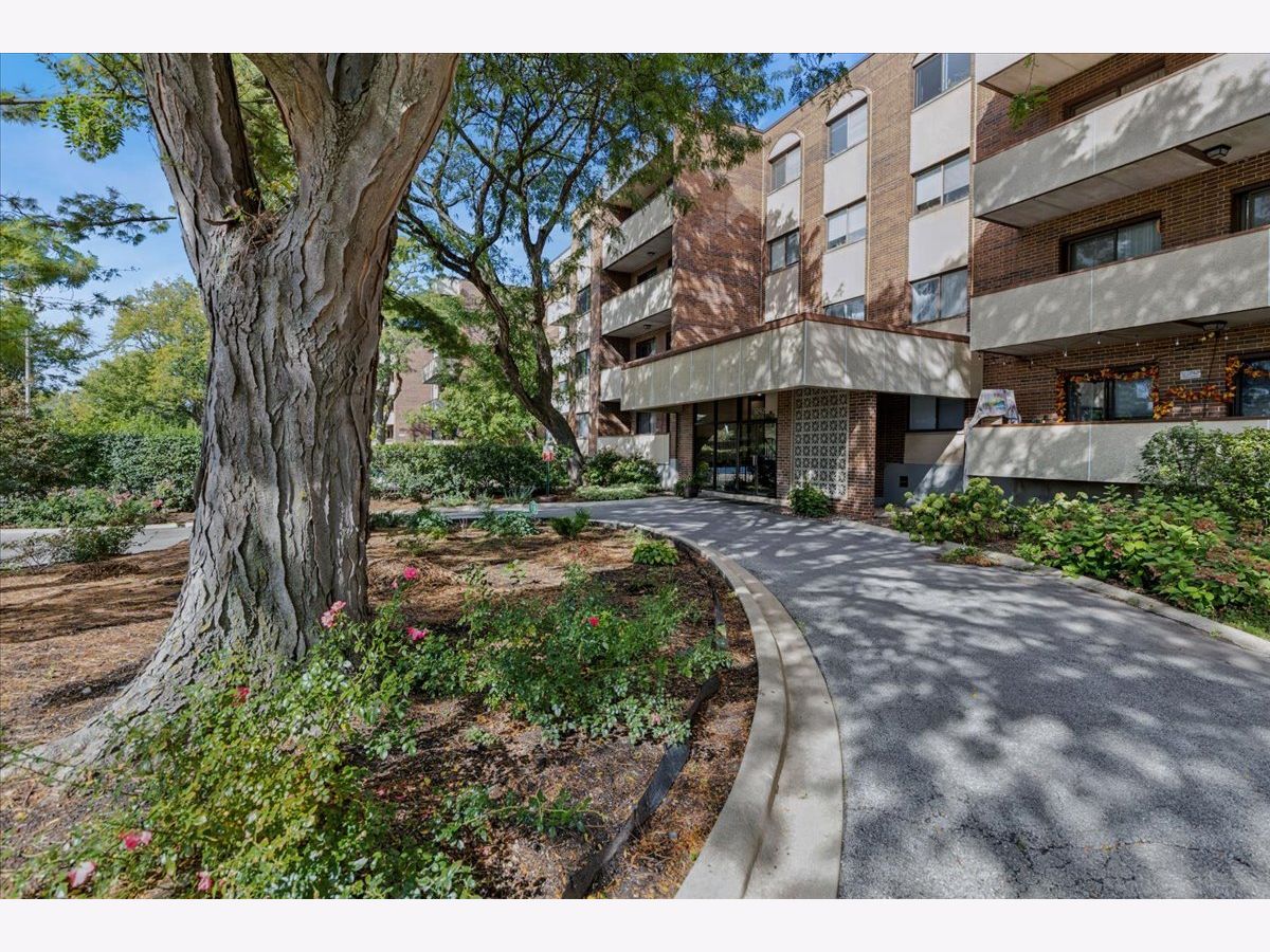  For Sale Skokie Illinois, 9242 Gross Point Road