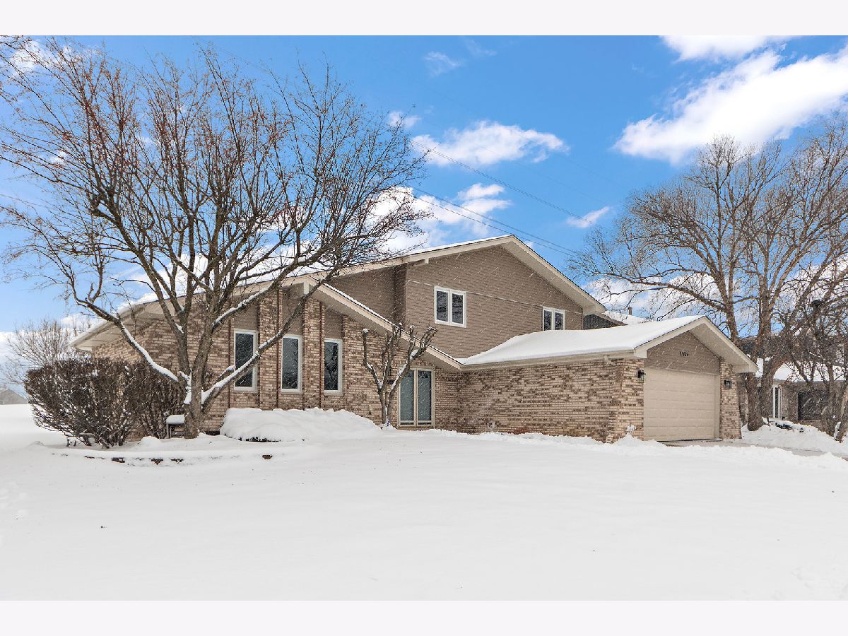 Homes & Townhomes & Condos For Sale Brook Hills Orland Park Illinois, 17421 Highwood Drive