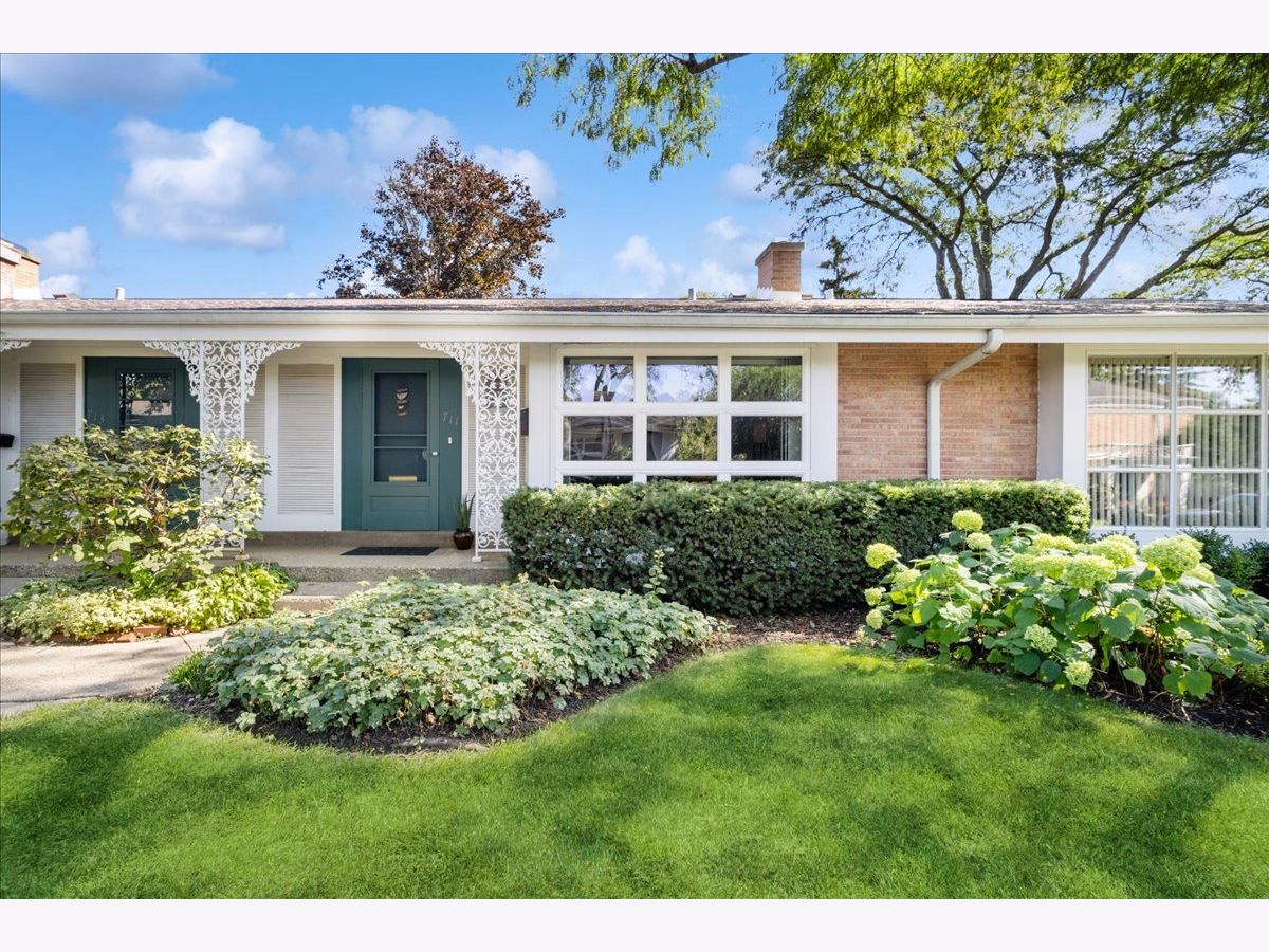  For Sale Glenview Illinois, 711 Carriage Hill Drive