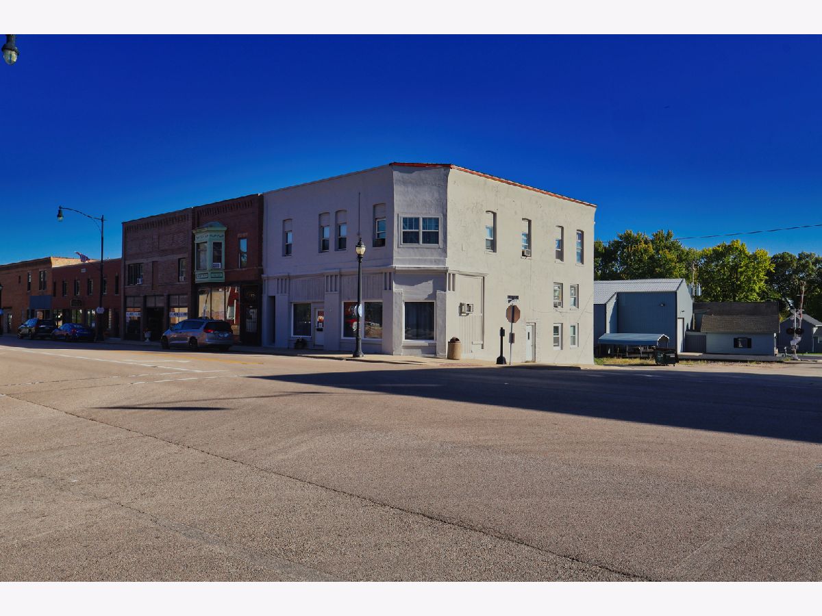  Rented Hinckley Illinois, 105 Lincoln