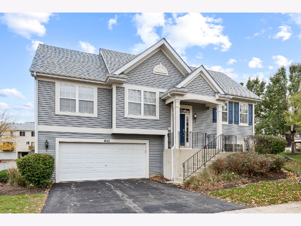 Townhomes & Condos & Homes Sold Cambridge Lakes Pingree Grove Illinois, 1641 Sandcastle