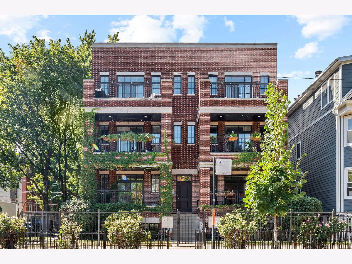  For Sale Chicago Illinois, 2700 Wayne Avenue