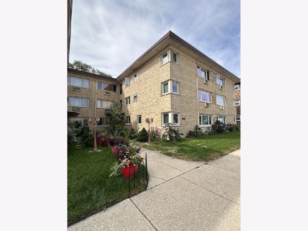  For Sale Chicago Illinois, 6959 Higgins Avenue