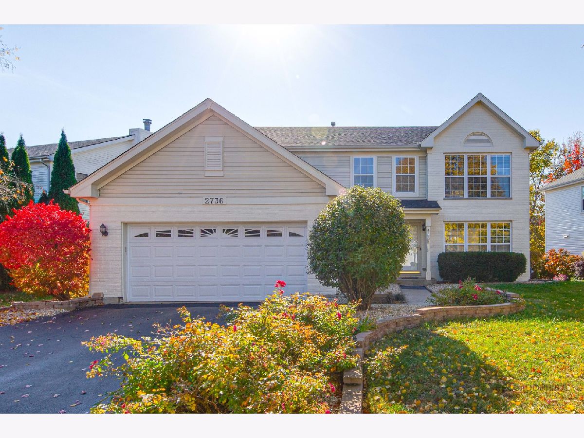 Townhomes & Condos & Homes For Sale Woodlake Naperville Illinois, 2736 Bluewater Circle