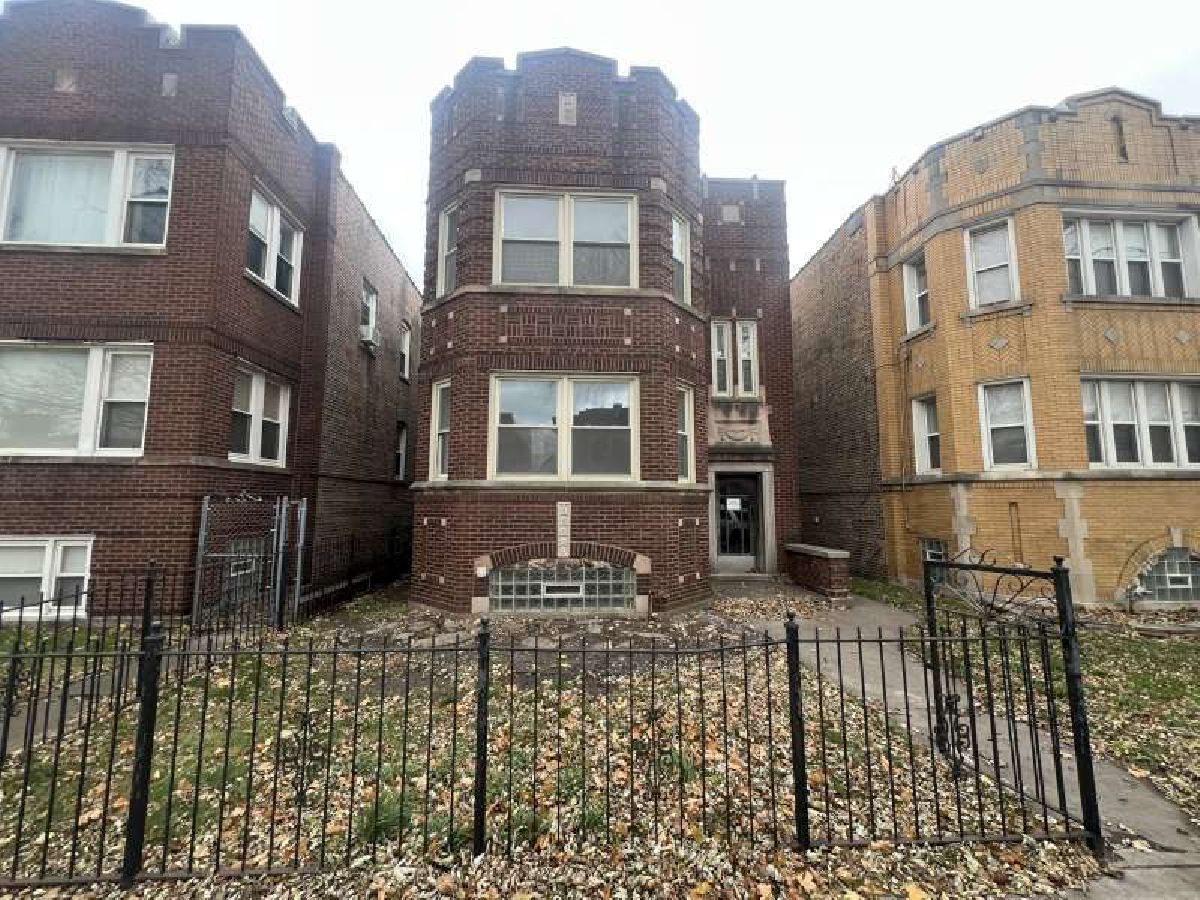  For Sale Chicago Illinois, 8240 Clyde Avenue