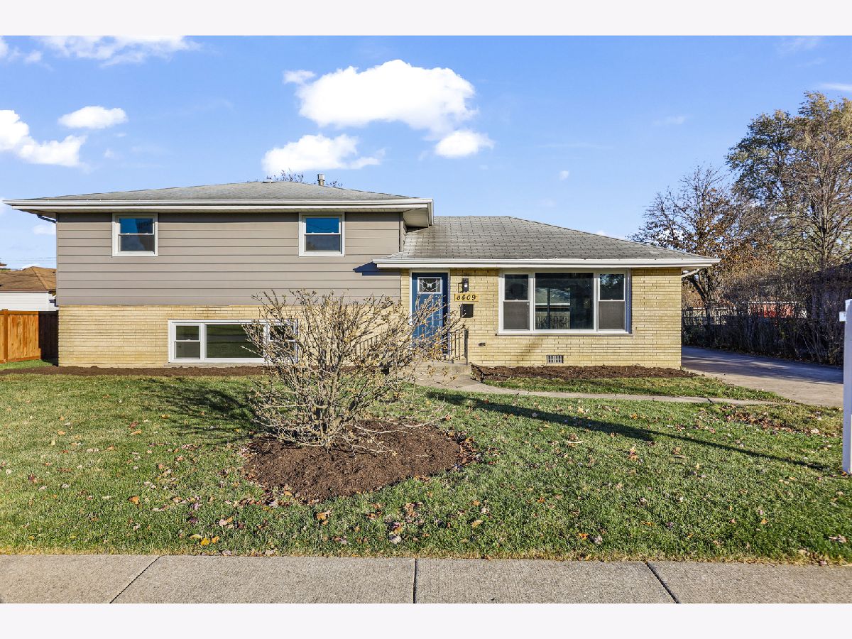  For Rent Burbank Illinois, 8409 Newland