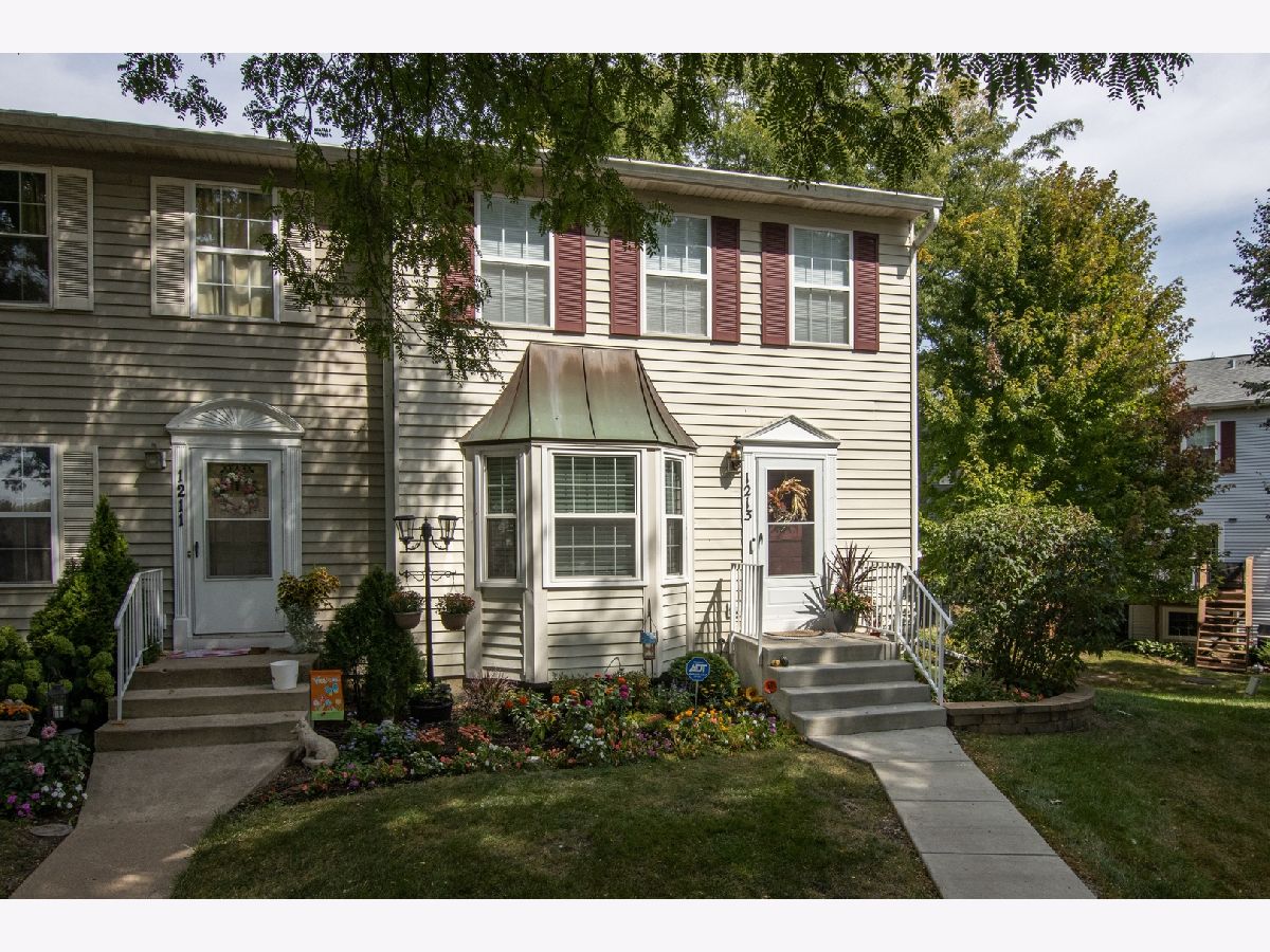  For Sale Geneva Illinois, 1213 Koster Court