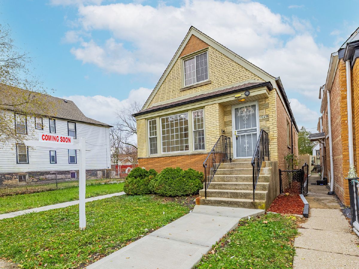  For Sale Chicago Illinois, 7028 Honore Street