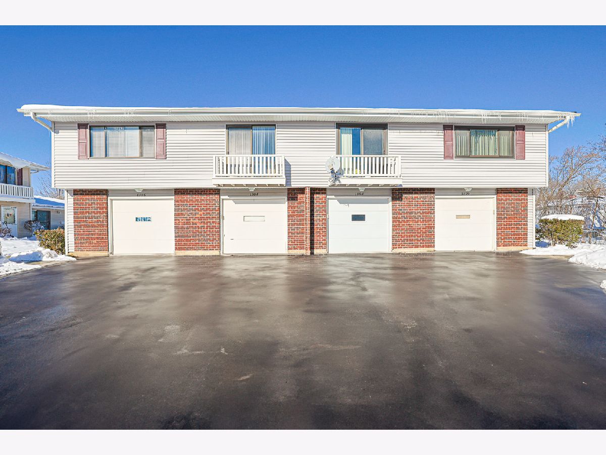  For Sale Schaumburg Illinois, 1304 Yarmouth Court