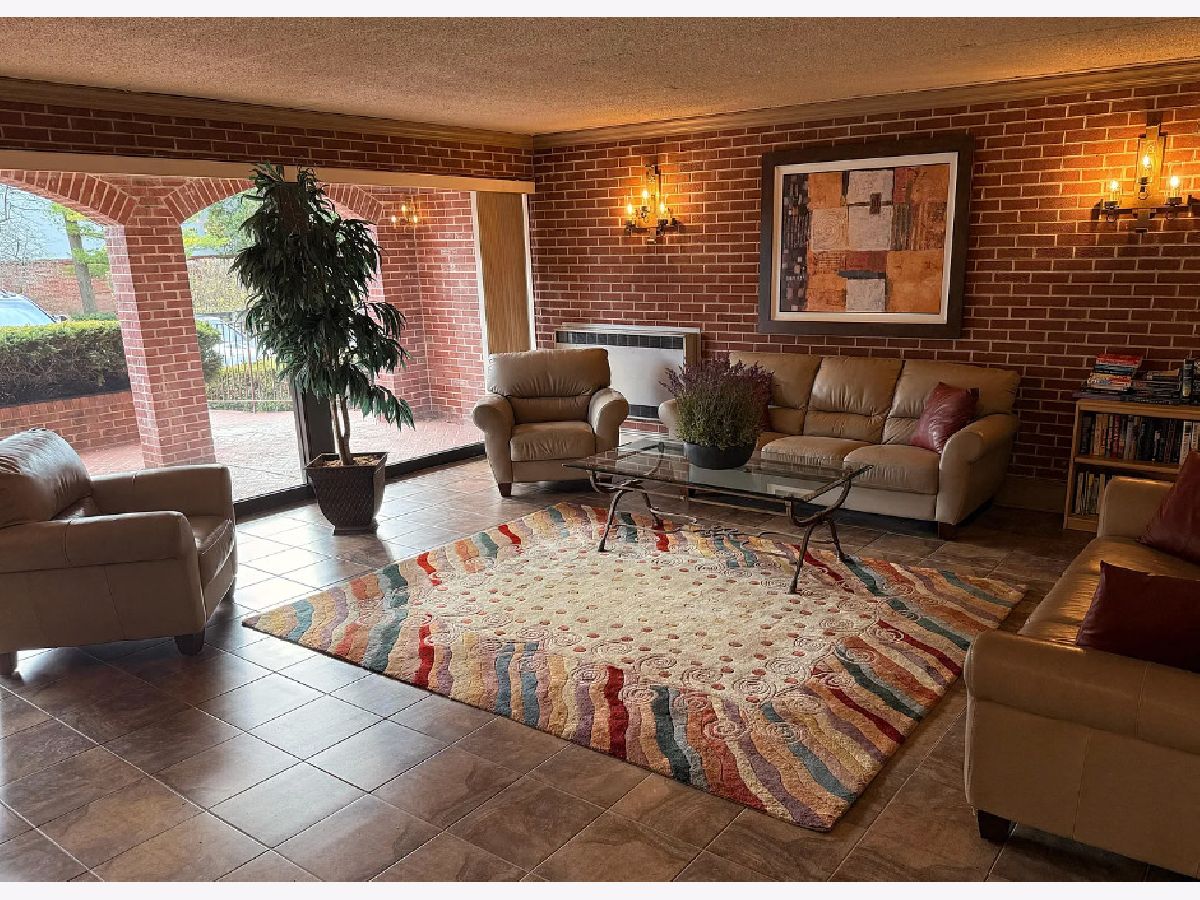 Condominiums For Rent Spanish Courts Highland Park Illinois, 2066 Saint Johns