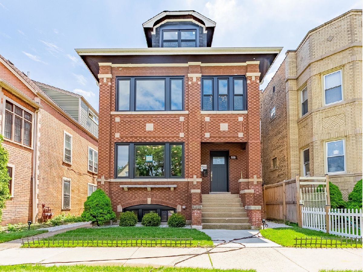  For Sale Chicago Illinois, 5131 Roscoe Street