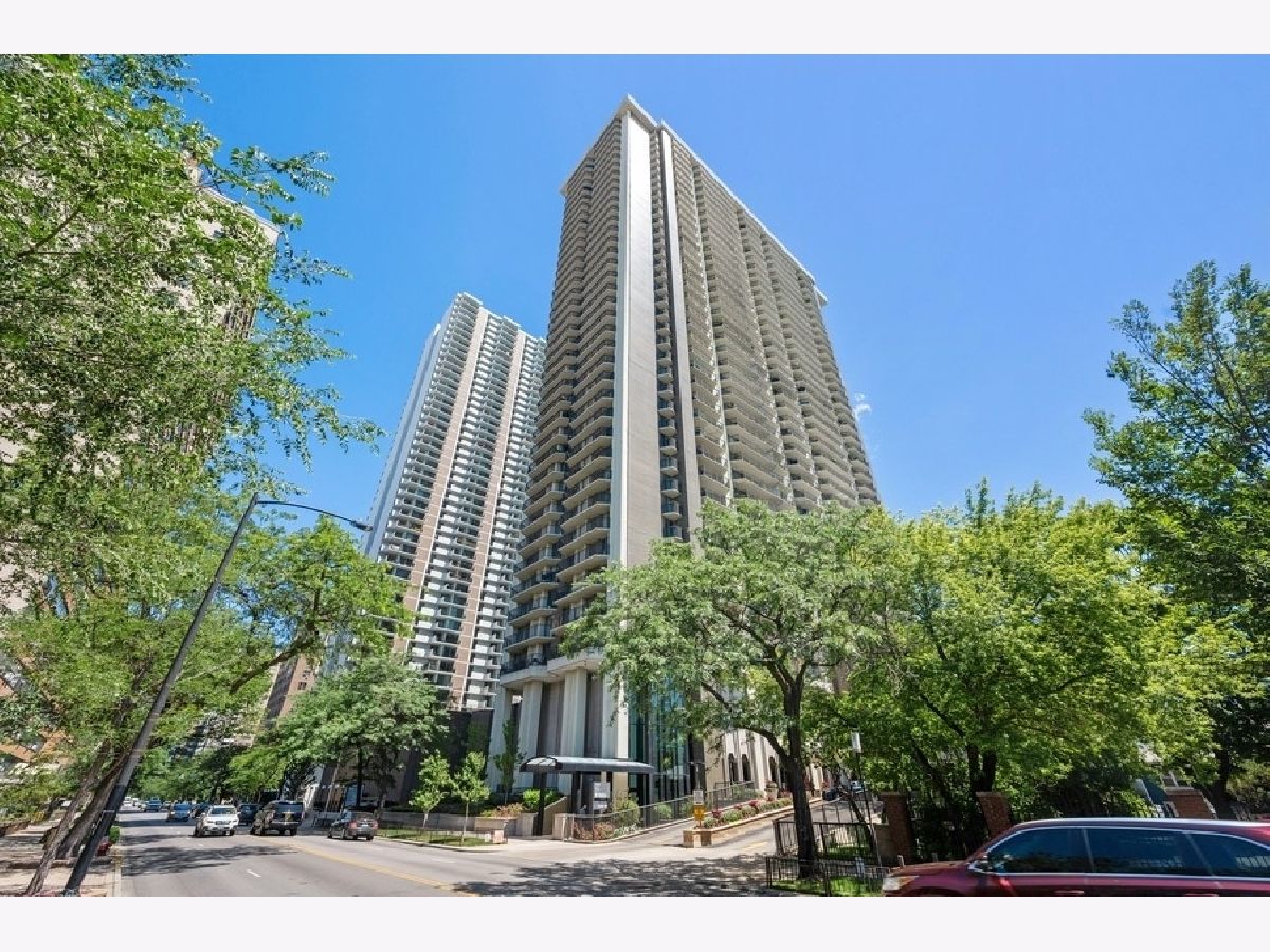  For Sale Chicago Illinois, 6007 Sheridan Road