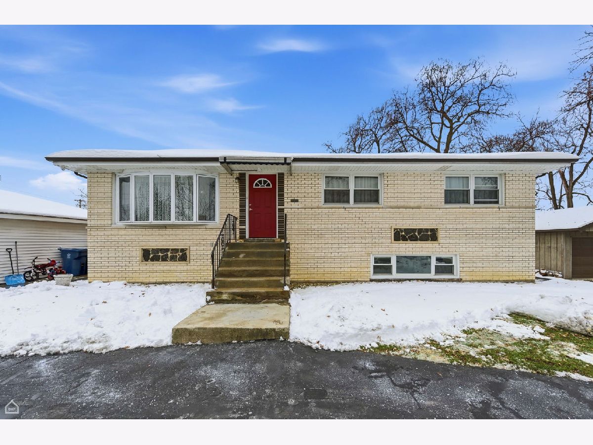  For Sale Palos Hills Illinois, 7811 102nd Street