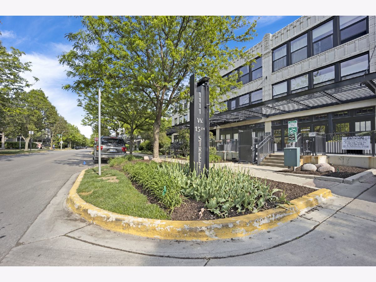 Condominiums For Rent University Commons Chicago Illinois, 1111 15th