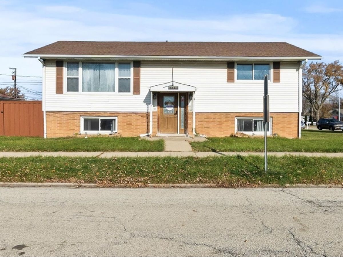  For Sale Burbank Illinois, 7624 Lockwood Avenue