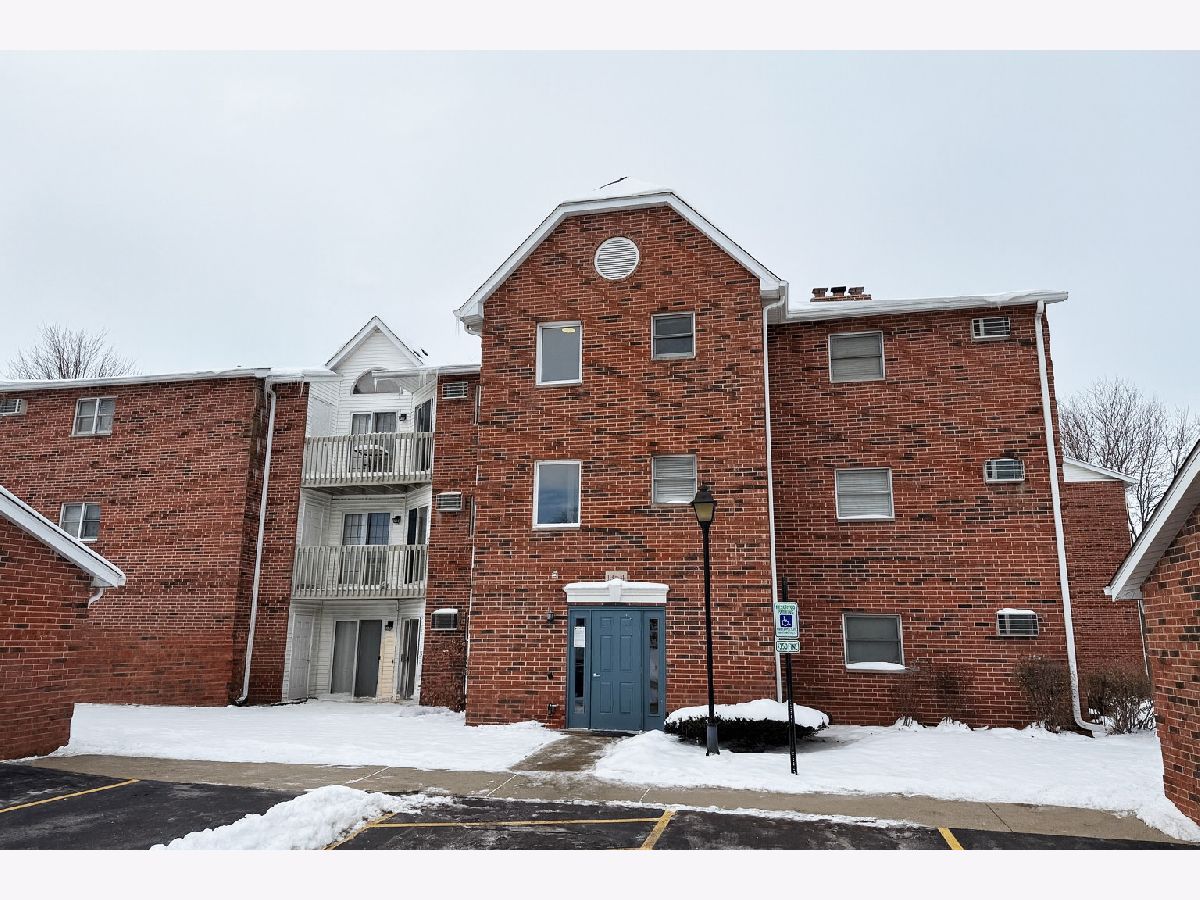 Condominiums For Sale Prairie Point Lake In The Hills Illinois, 1354 Cunat Court