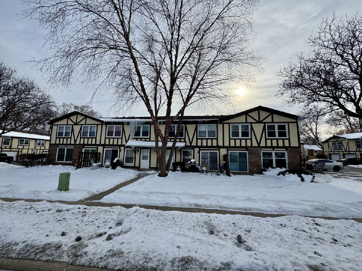  For Sale Woodstock Illinois, 412 St Johns Road