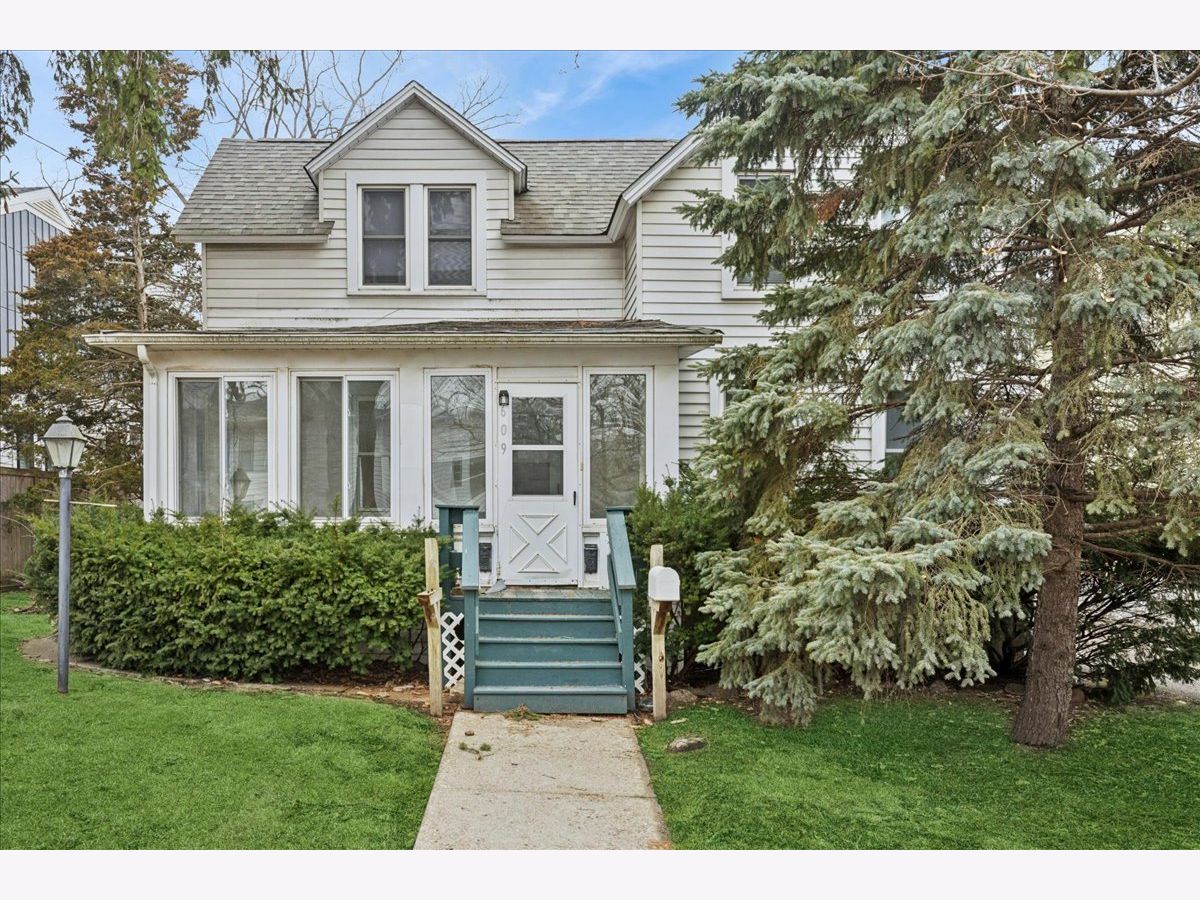  For Sale Libertyville Illinois, 609 1st Street