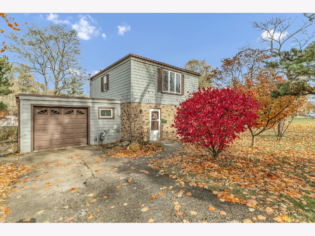 For Sale Glen Ellyn Illinois, 1623 Sawyer Avenue