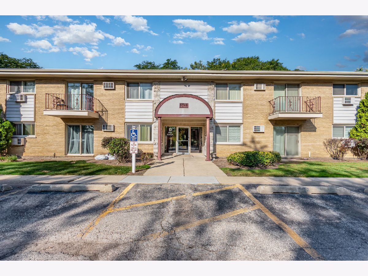  For Sale Clarendon Hills Illinois, 5740 Concord Lane