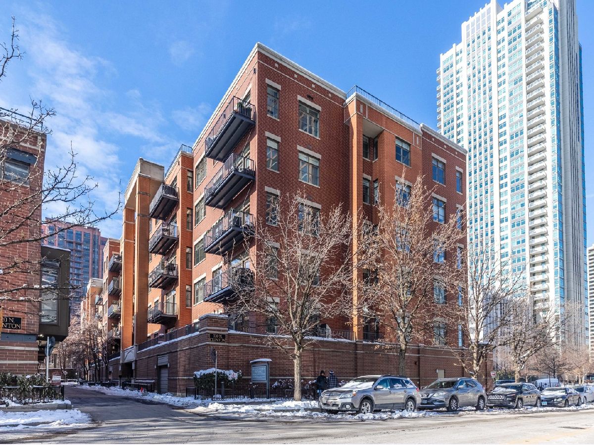  Rented Chicago Illinois, 330 Clinton